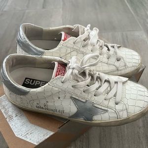 Almost new golden goods leather sneaker! Women size 6